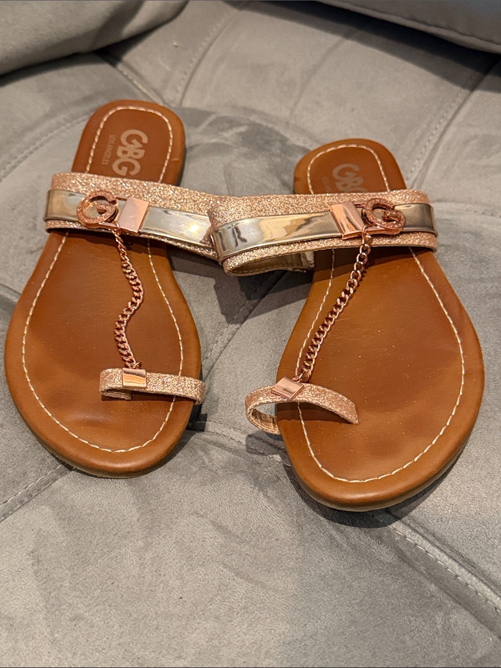 GBG Los Angeles Rose Gold Metallic Chain Toe-Loop Sandals